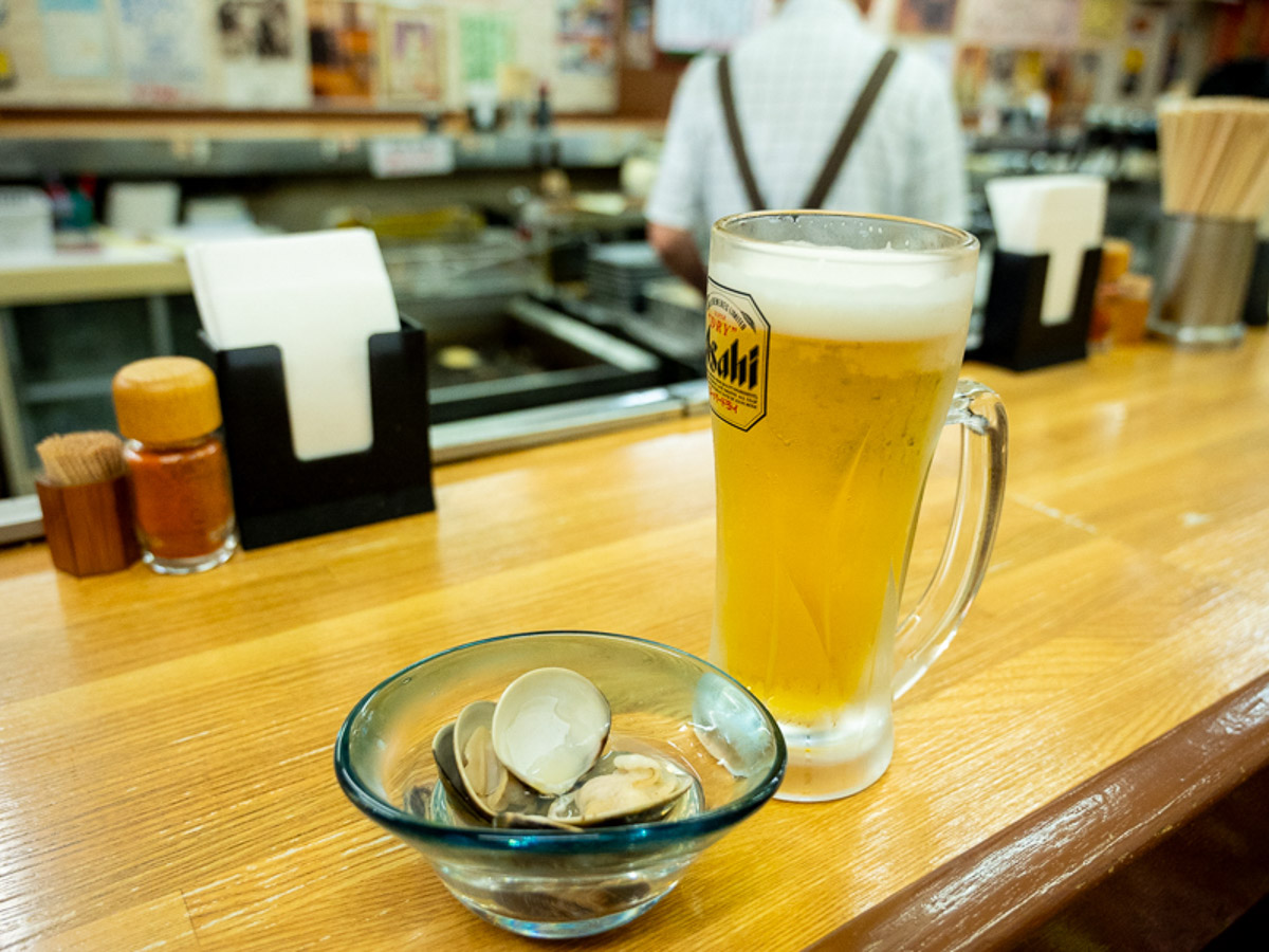 「おかえり〜セット!! 生ビールか日本酒1杯＋本日のおふくろ料理1品」700円