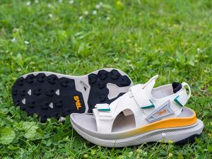 構成する素材にテクノロジーが凝縮された「Aventrail」　※ウィメンズ（写真）とメンズ各2色展開