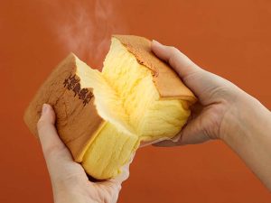 新千歳空港に焼きたてスイーツ店！ 北海道みやげの新名物『札幌農学校』のふわふわチーズケーキ