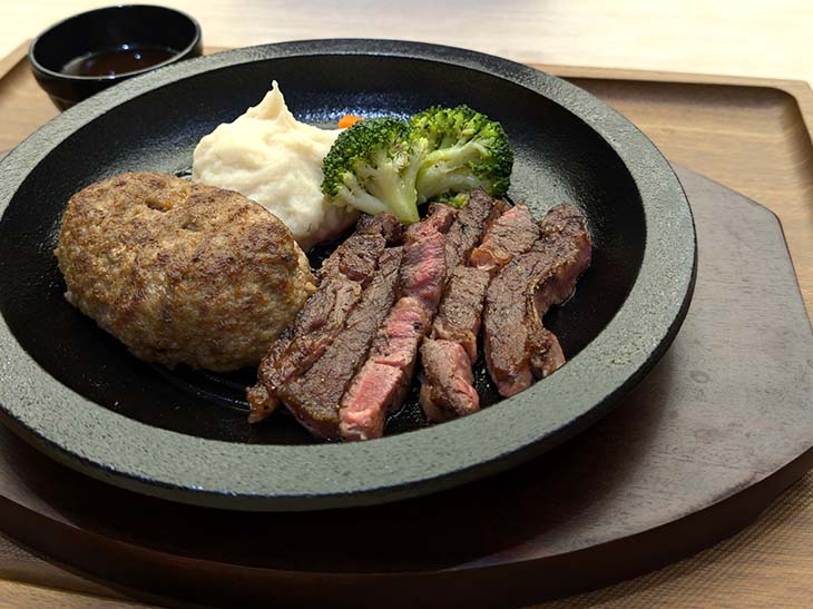 「400度の石窯で焼き上げる究極のハンバーグ」