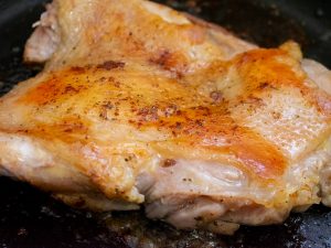 皮面にこんがりとした色がつくまでじっくり焼くのが美味しくするポイント