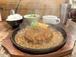 【池袋グルメ】赤身肉の破壊的ウマさに悶絶！池袋にある札幌の名店『札幌牛亭』の絶品ハンバーグとは？