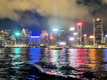 香港で“100万ドルの夜景”を望むクルージング＆飲み放題を一番おトクに予約する方法とは？圧巻の「シンフォニー・オブ・ライツ」に感動必至