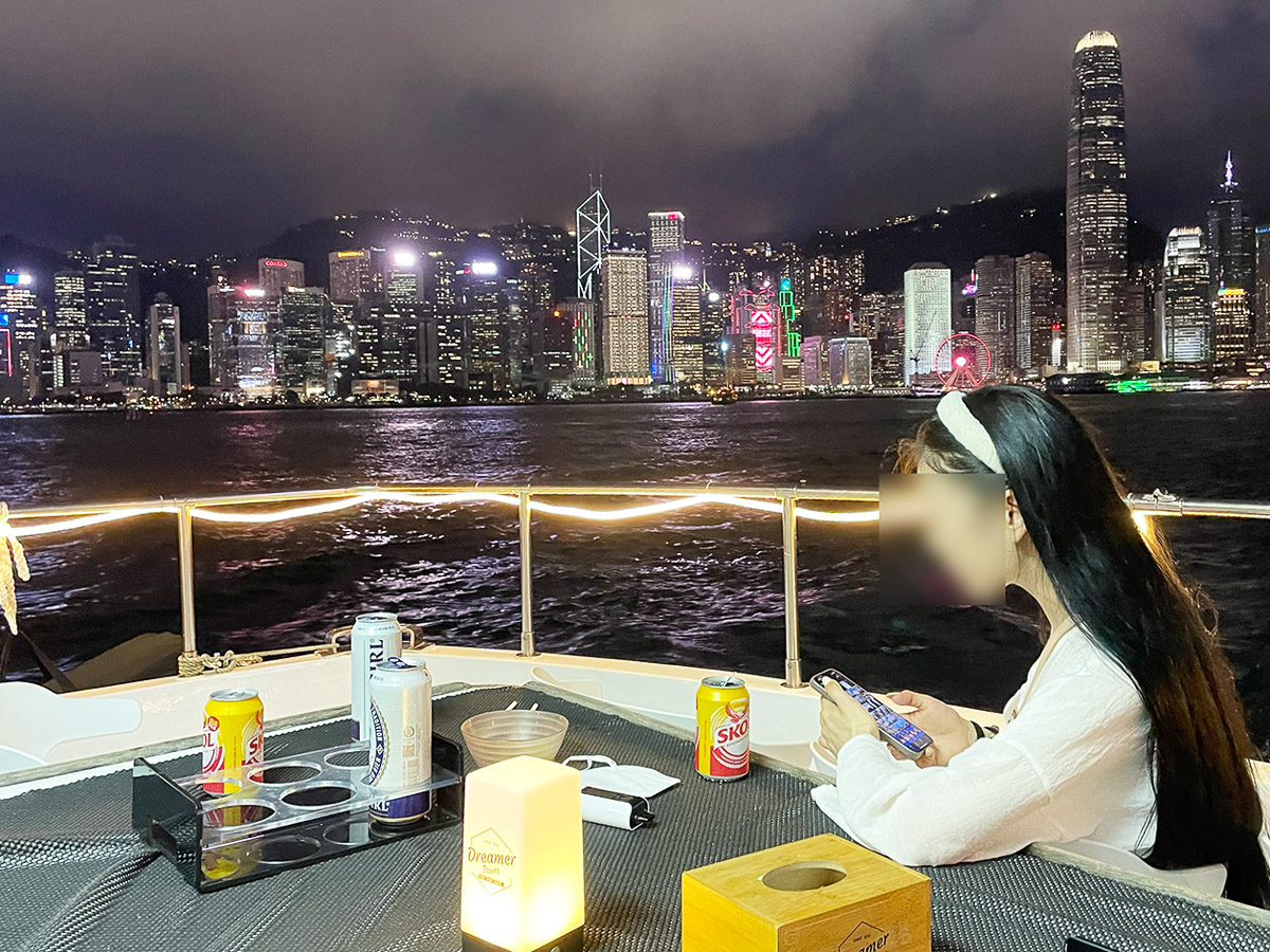筆者と2人きりで「100万ドルの夜景」を眺めることになった中国美女