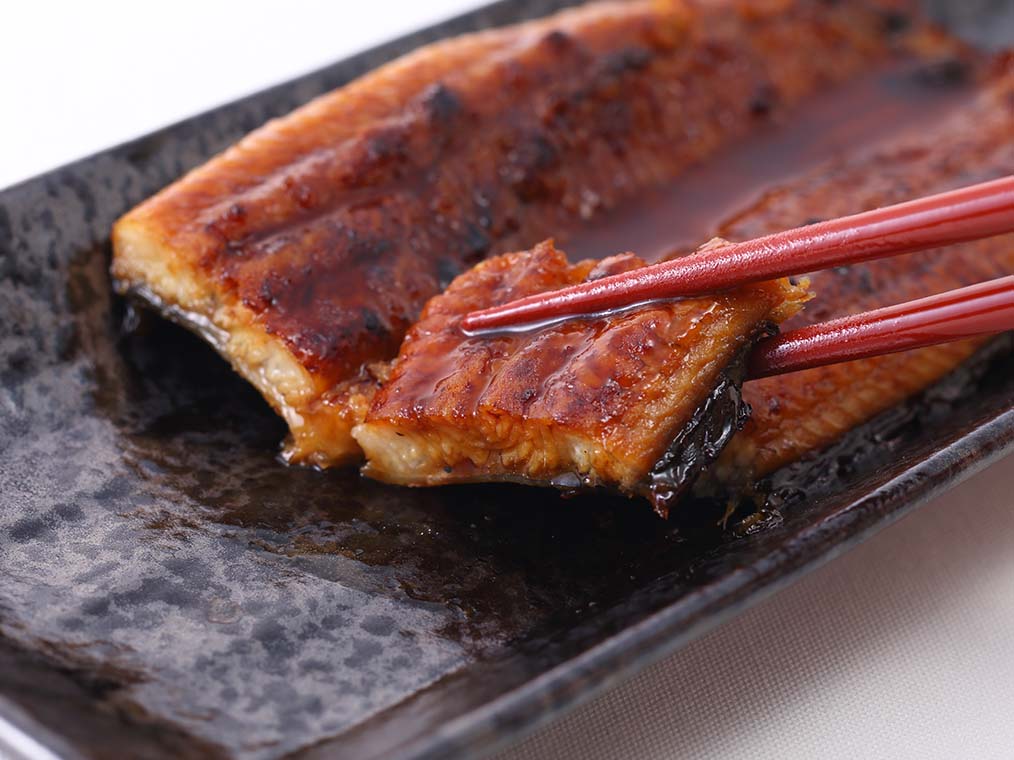 【24日は土用の丑の日】スーパーの特売うなぎをたった1本の調味料でふっくらさせる裏技！