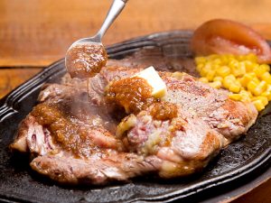 下味もソースも全部最高「1ポンドステーキ」