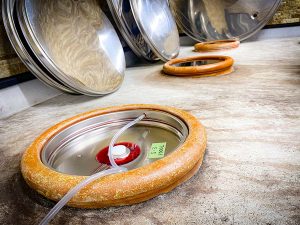スペインから直輸入したアンフォラ（陶器の醸造壺） [食楽web]