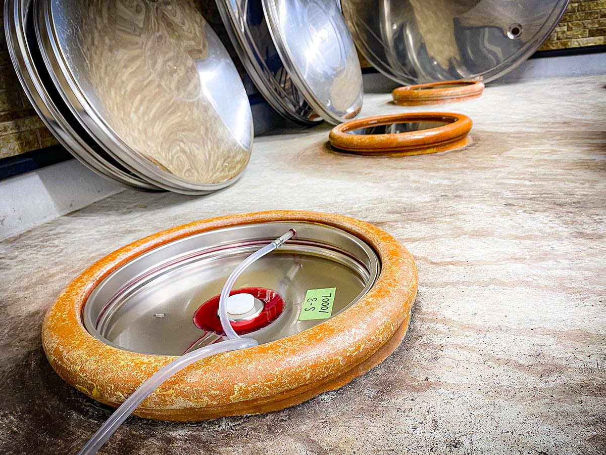 スペインから直輸入したアンフォラ（陶器の醸造壺） [食楽web]