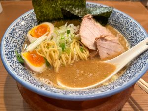 「さんま特製白湯らぁ麺」(1200円）は濃厚なスープと秋刀魚のカエシが特徴