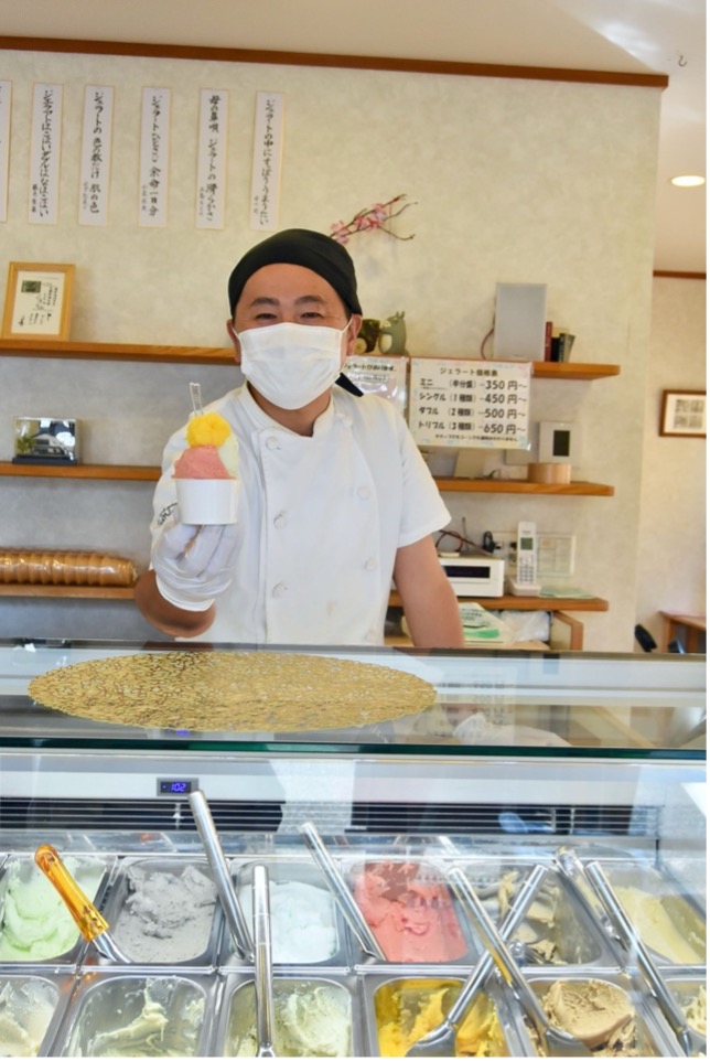 「どうぞ」と笑顔のオーナーさん。おいしすぎました!
