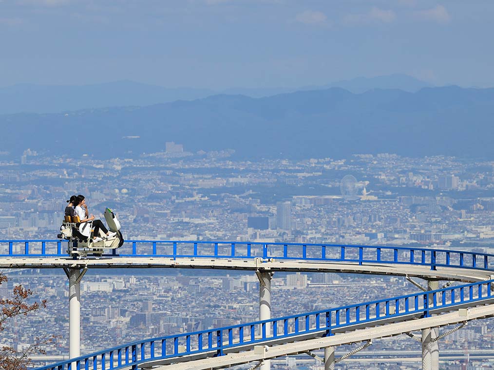 乗り物も絶景も楽しめる『生駒山上遊園地』 [食楽web]