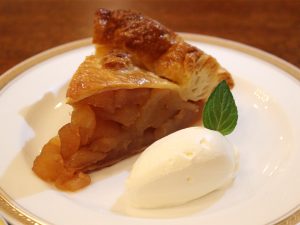 見るからに味がしみしみのリンゴがたっぷり
