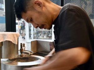 プロの研ぎ師が切れ味を蘇らせます
