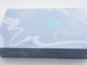 缶のデザインと、中のお菓子のデザインとの統一感が心地よし