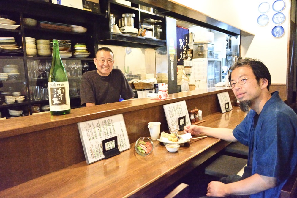 「冷酒もいいけど、お燗もいい」「いや、ぬる燗もたまらない」「料理、温度、シーンで楽しみ方が違う」などなど、日本酒の話をしだすと止まらない2人