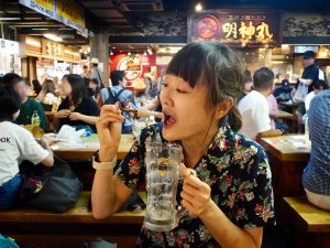 うまいうまい！ これこれ！ また会えたね！ などと騒がしく食べる