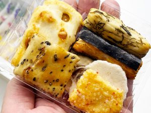 「歌」を奏でるような様々なあられの味を楽しめます