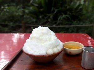 千年の都で食べる、白雪のような“かき氷”。京都・下鴨神社にある『さるや』で平安貴族体験