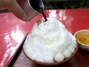 濃厚な黒蜜をトロ～リ　[食楽web]
