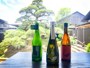 『セラ真澄』で人気の銘柄。左から「真澄 スパークリング Origarami」、「山廃純米大吟醸 七號」、「真澄 山廃純米吟醸 真朱 AKA」