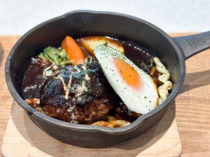 【銀座の穴場ランチ】ホテルのレストランなのにコスパ最強！『銀座ランプ亭』の「土鍋ハンバーグ」が超人気のワケ