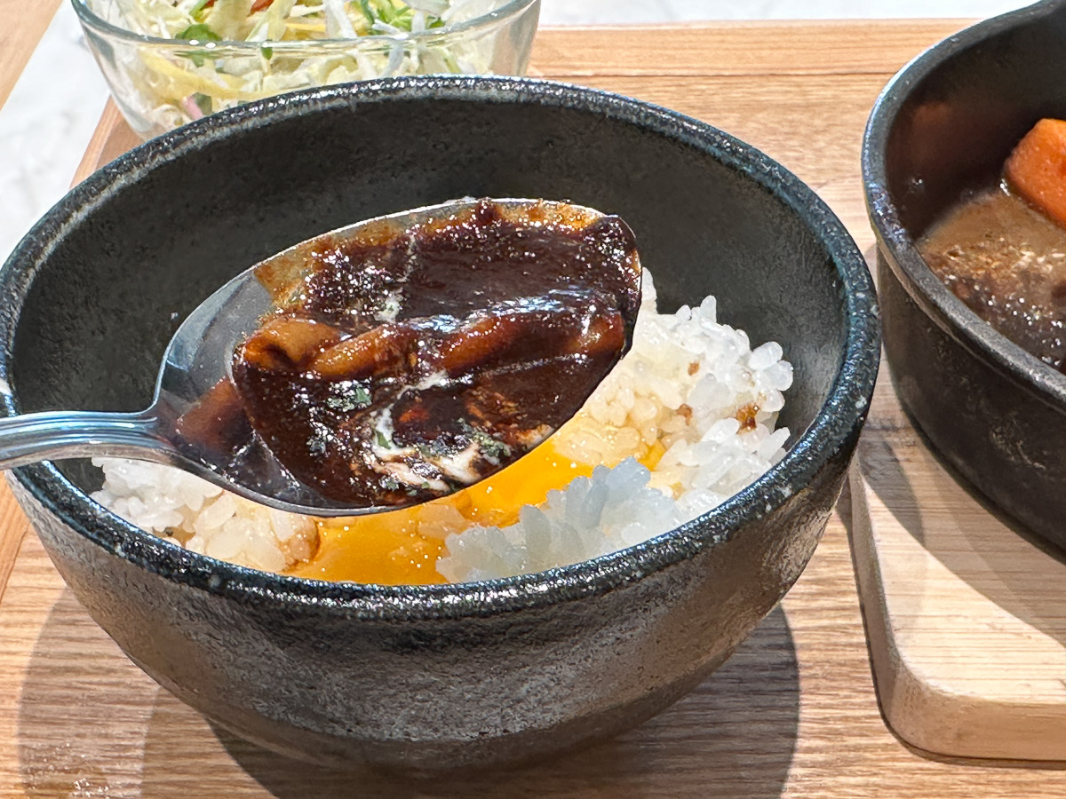 超贅沢!デミグラスソースかけ卵ご飯