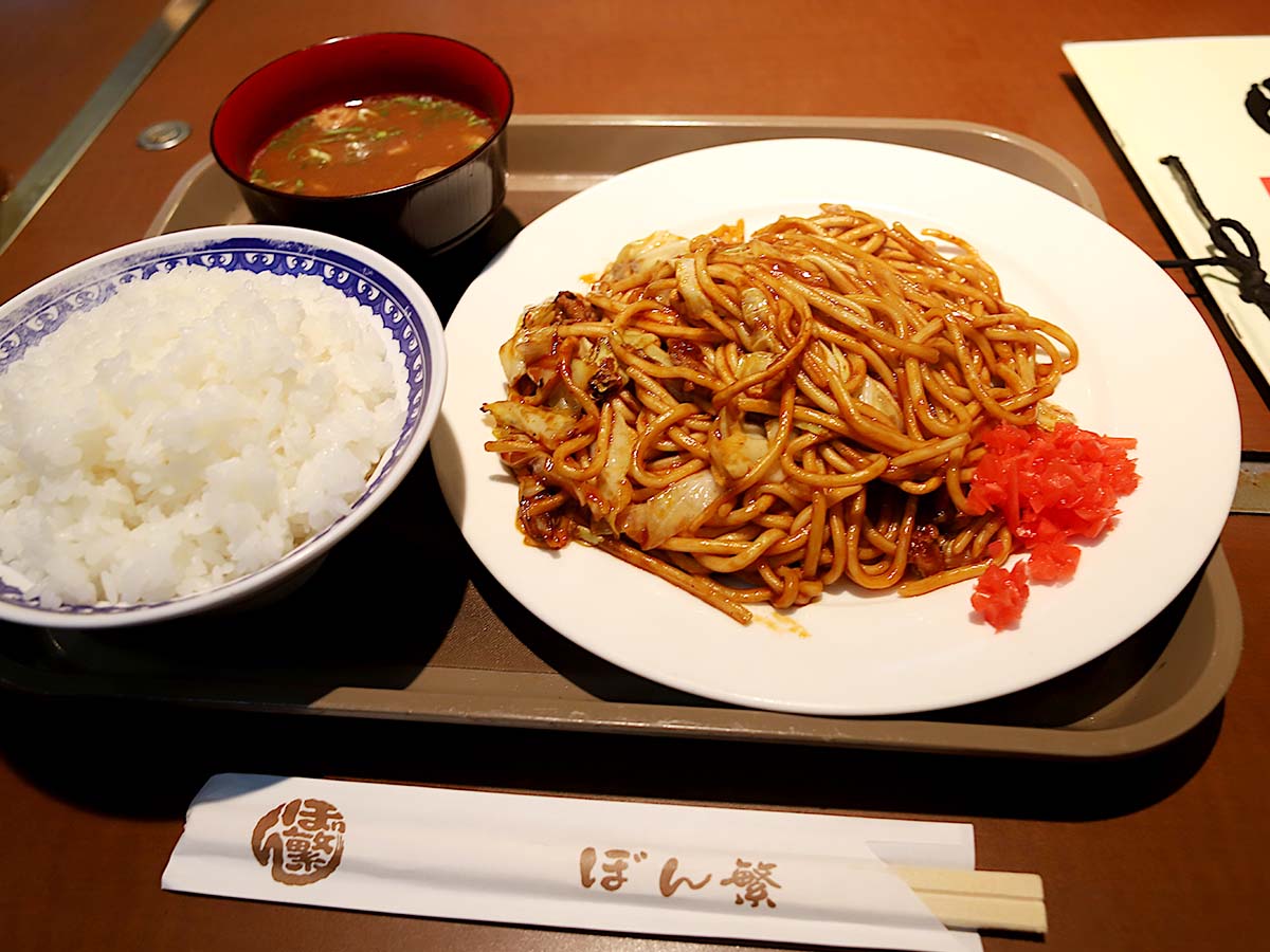 名物!焼きそば定食 880円
