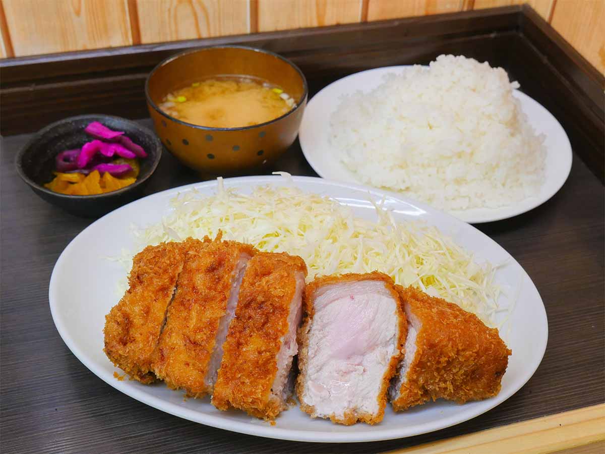 「ロースカツ定食」(大盛りライス)