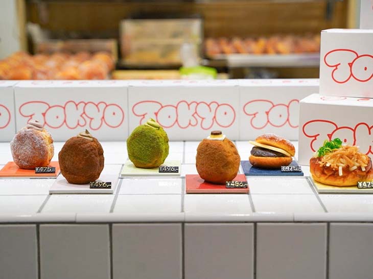 「あんバター」のほか「まぜそば」など個性派ドーナツも。販売場所：グランスタ東京 [食楽web]