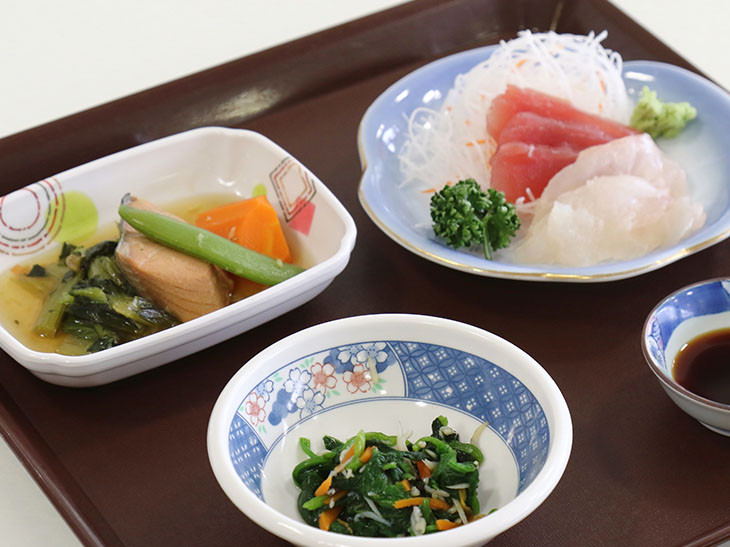 ある日のボートレース三国のメニュー　(C) Macour inc. All rights reserved. [食楽web]
