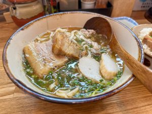 ラフテーとさつま揚げがトッピングされていました