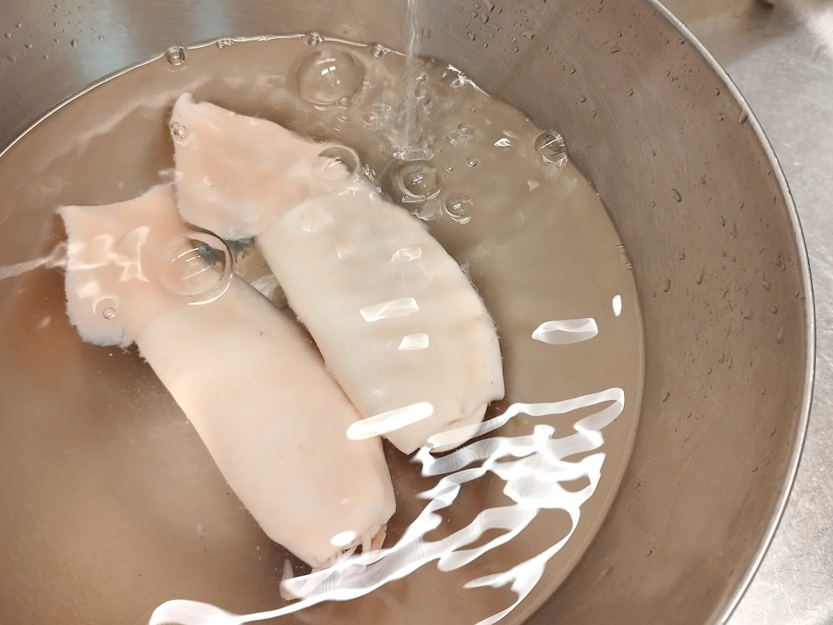 使う前に「塩抜き」必須! 今回は30分ほど水にさらしていました