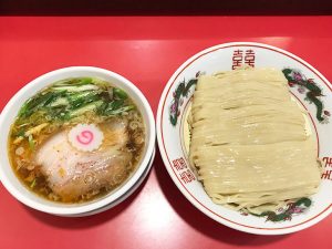 大阪の名店で絶品つけそばに出会った。『カドヤ食堂 総本店』の秘密