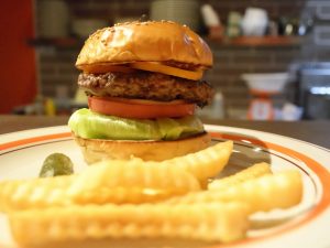 オススメの「オレンジサワークリームバーガー」1650円(税抜)