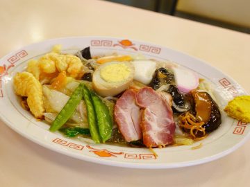 【神奈川・藤沢グルメ】昭和のレトロビルで輝く名店『味の古久家』の「五目焼きそば」が愛される理由