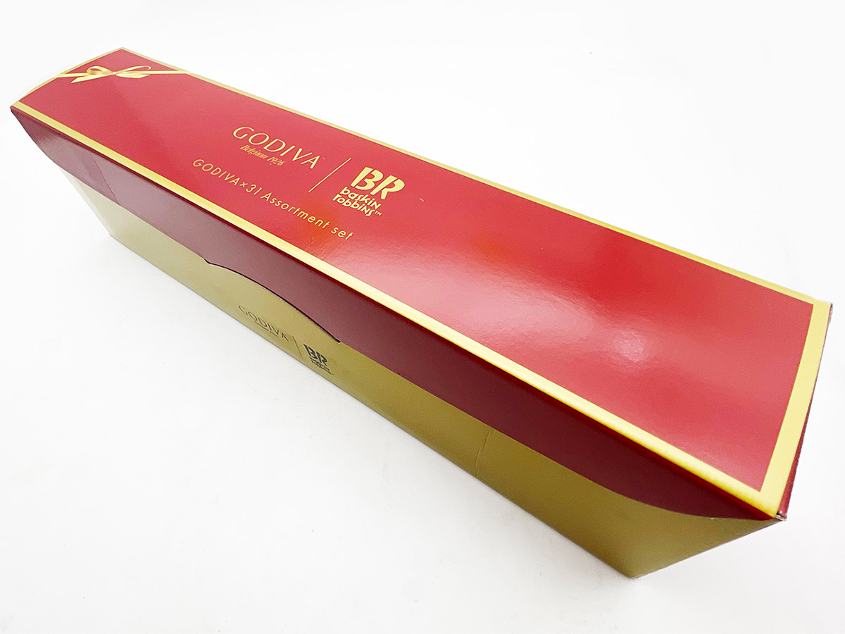 「ゴディバ×サーティワン アソートメントセット（5個入）」（スモール：1880円/レギュラー：2380円）のパッケージ