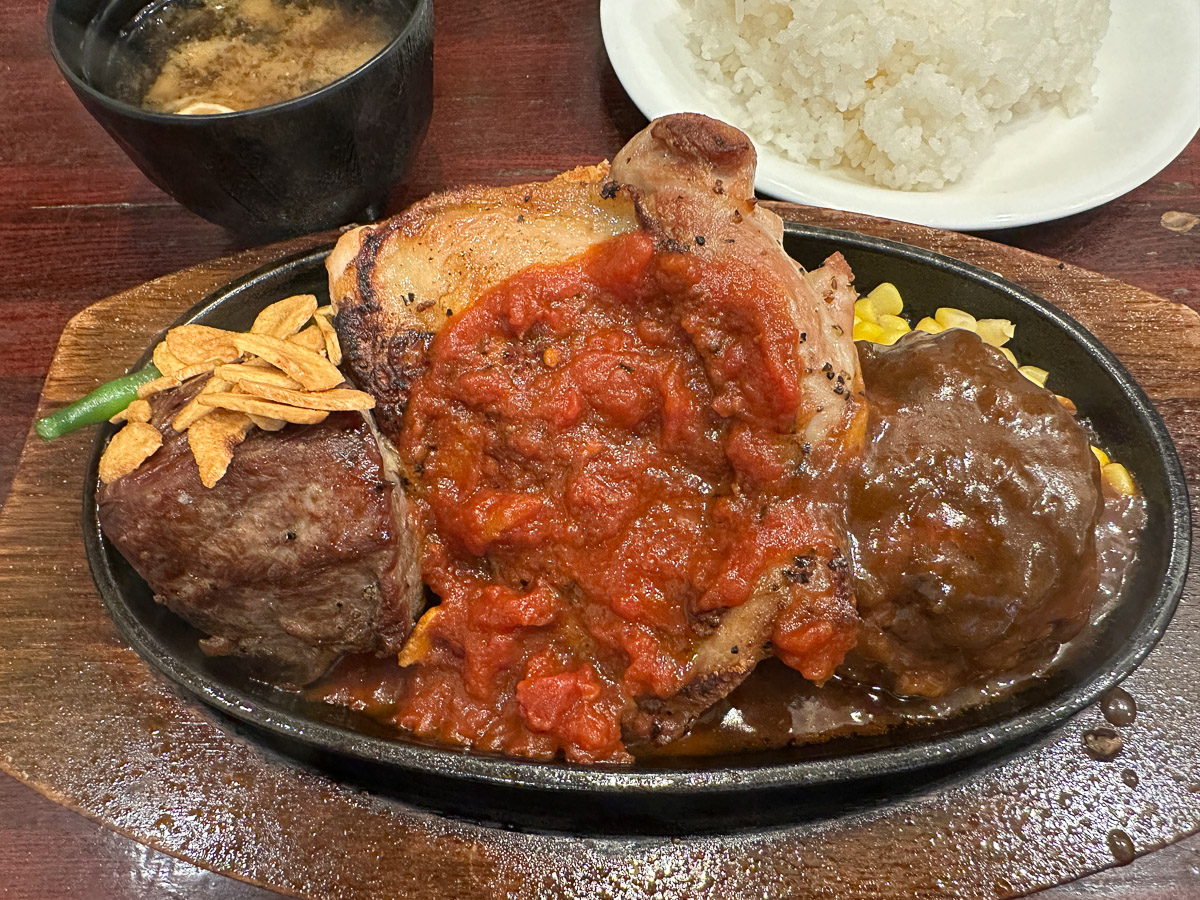 『キャロット』の「ステ盛りチキン」(2150円)