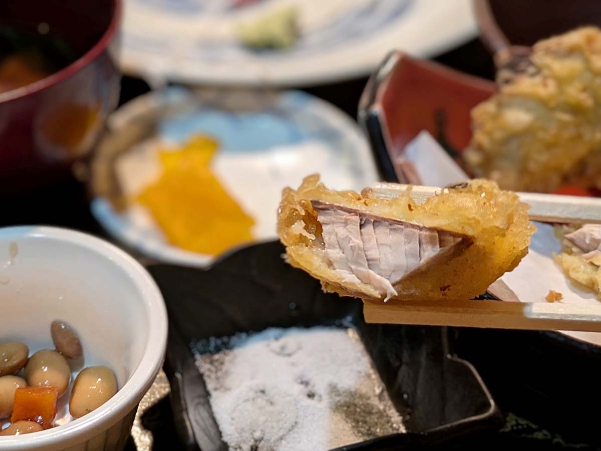 シンプルに塩をつけていただきます  [食楽web]
