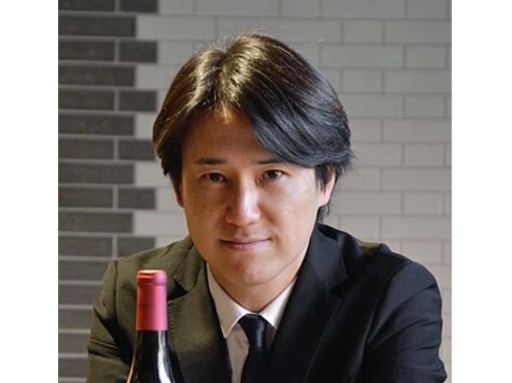 田邊公一氏/株式会社WS代表取締役、飲と食の様々な可能性を拡げるワインディレクター。2007年ルイーズ・ポメリー ソムリエコンクール優勝。著書「ワインを楽しむ〜人気ソムリエが教えるワインセレクト法」