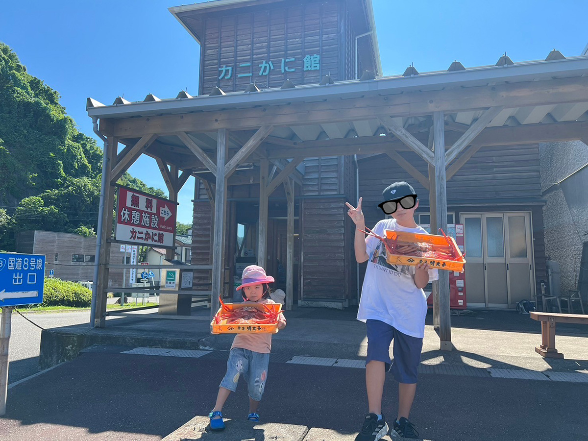 カニをゲットしたら隣の建物「カニかに館」へGO!
