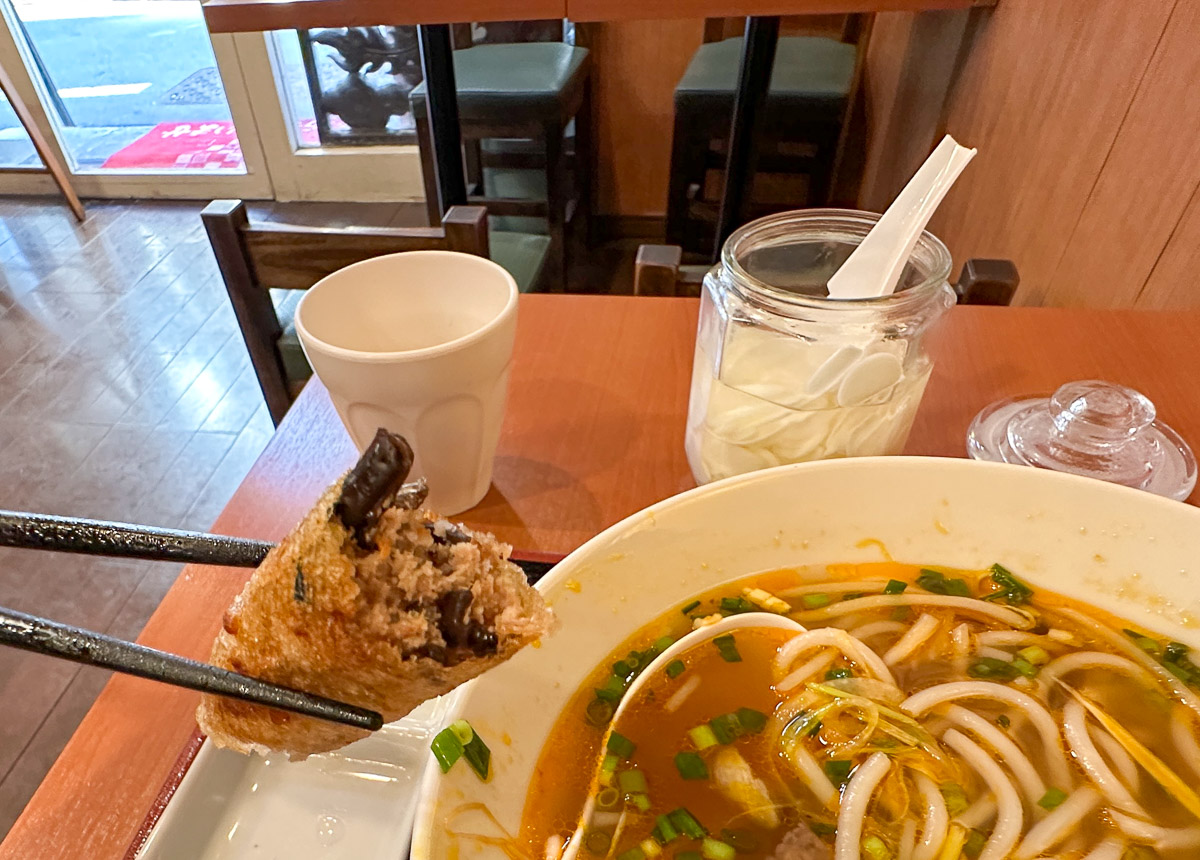 セットの春巻きも美味［食楽web］