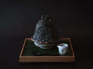 黒胡麻ペーストが濃厚なヴィーガン対応の「黒胡麻」 [食楽web]