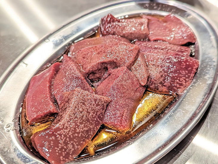 「芝浦ホルモン」と言えば「名物レバ焼き」