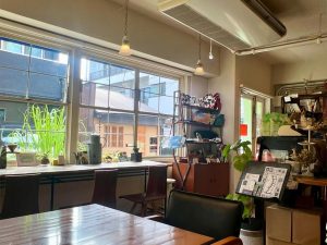 落ち着いてホッとできる店内風景