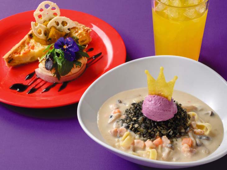 スペシャルセット2300円。フェットチーネ スモークサーモンとキノコのクリームソース 紫イモのバター添え、ベジタブルキッシュ&ハム、ソフトドリンクがセット
