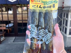 少し炙って食べるのが地元の人たちの食べ方。もちろんそのままいただいても美味