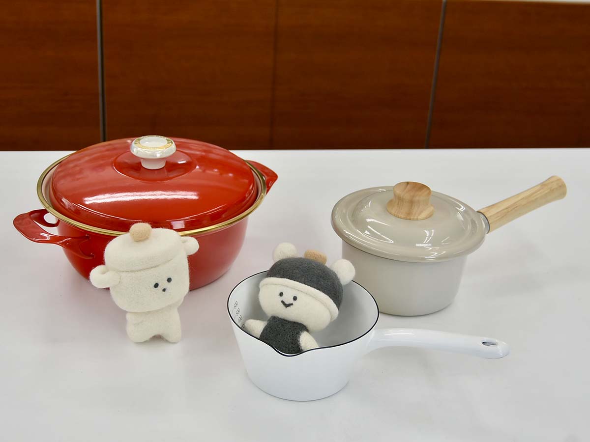 非公式キャラクターの「お鍋ちゃん」（左）と「ココットぐま」（右） ［食楽web］