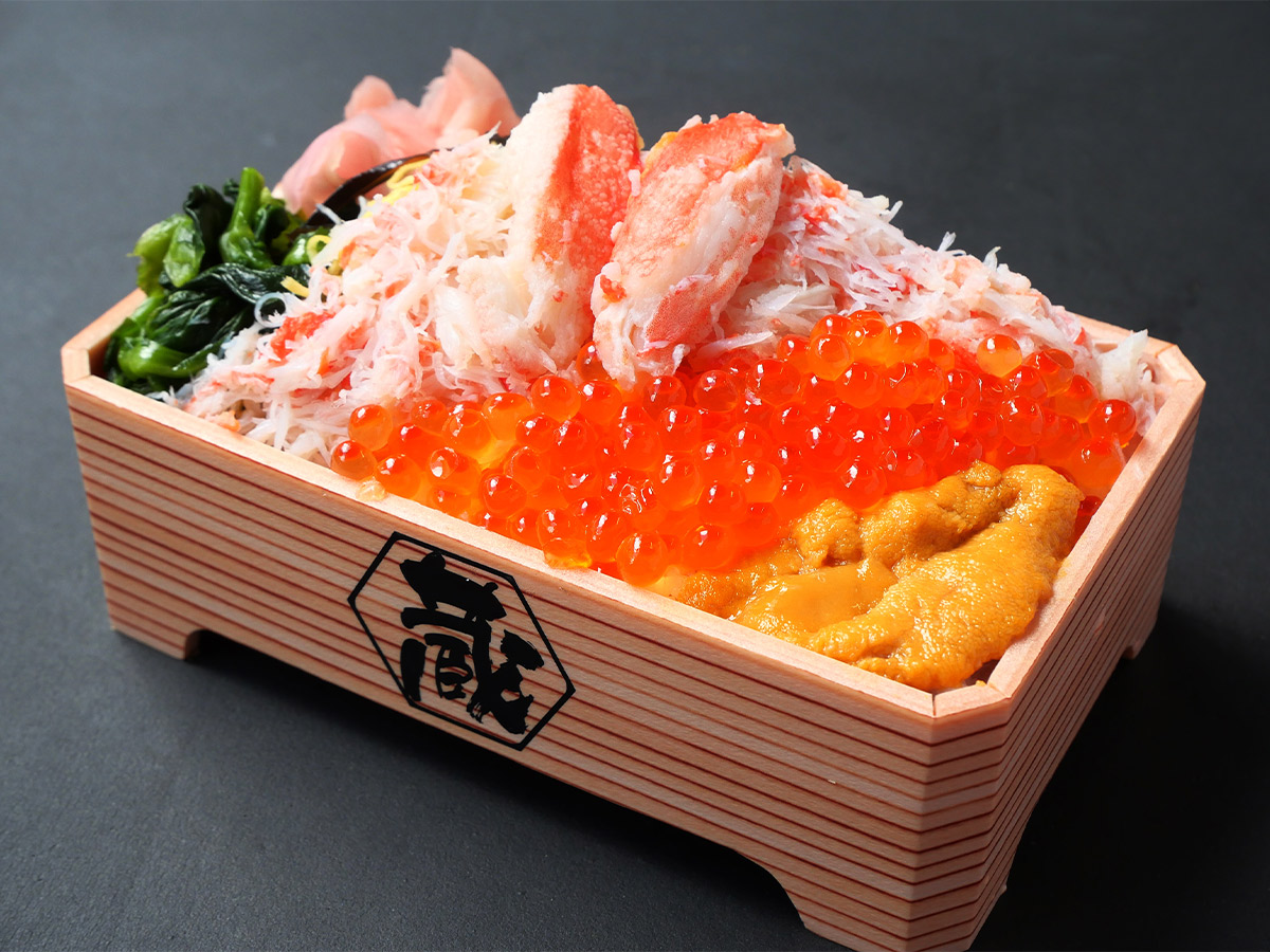 『魚と肉と北海道 蔵』の「海鮮三色盛弁当」1700円