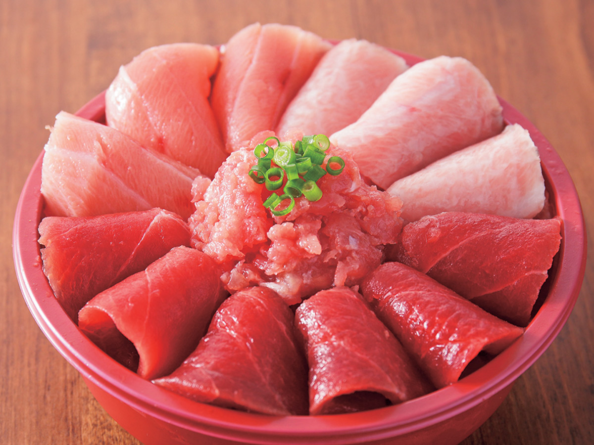 『クロマグロ専門工房 鮪斗』の「戸井産本鮪四種食べ比べ弁当」3780円。提供:全日