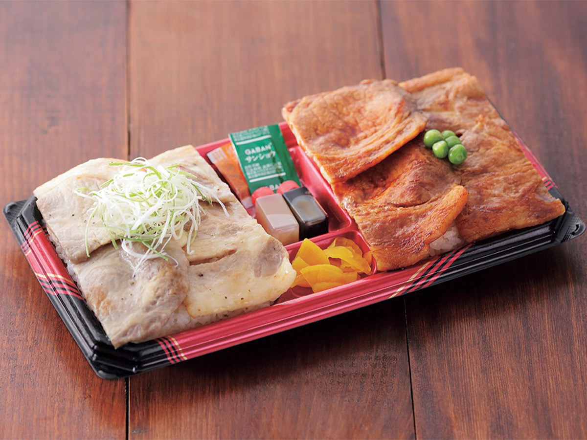 『豚丼ポルコ』の「十勝特製豚丼と塩豚丼のデラックスハーフ&ハーフ弁当」1998円。提供:10月16日~22日、1日50折限定